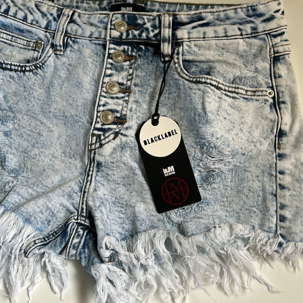l&M Cut Off Lightwash Denim Shorts Large New - Picture 3 of 12